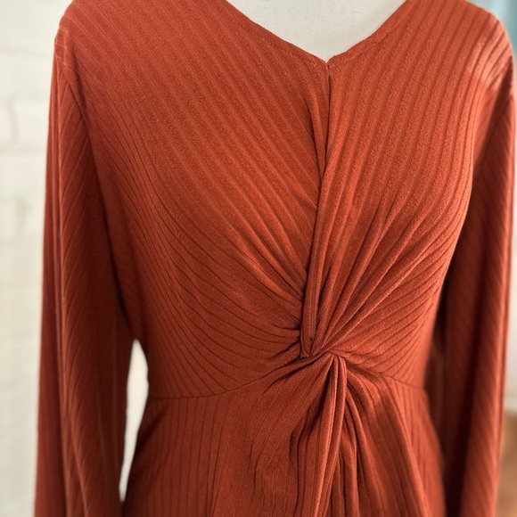 BuckleBlack Burnt Orange Balloon Sleeve Ribbed Knit Blouse - Picture 4 of 7